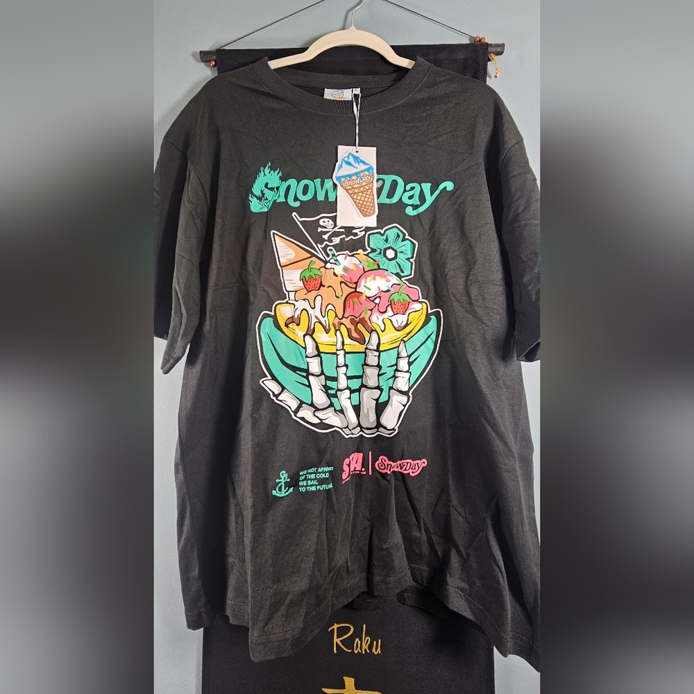 SnowDay Black Graphic T-Shirt NWT Large- Rare Pirate Graphic